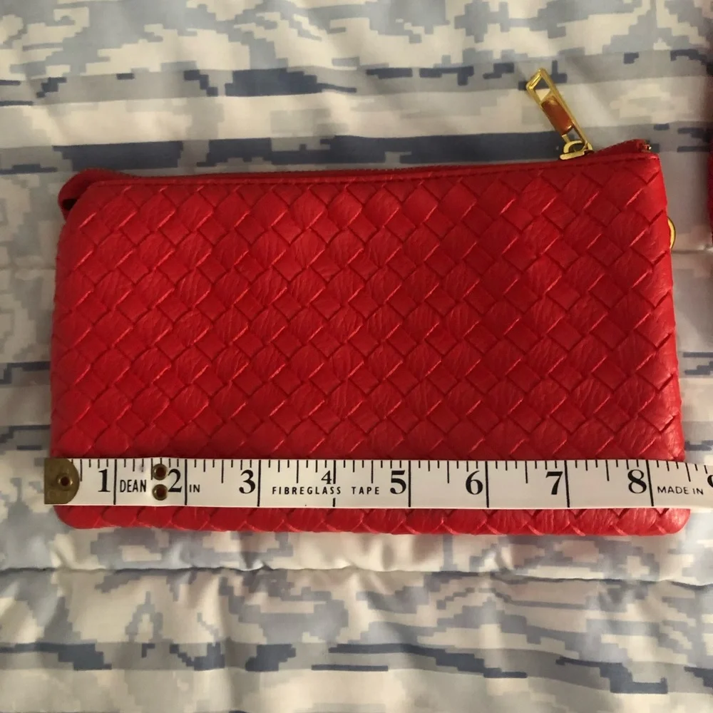 Red small purse, with detachable straps. NWOT - Picture 6 of 6